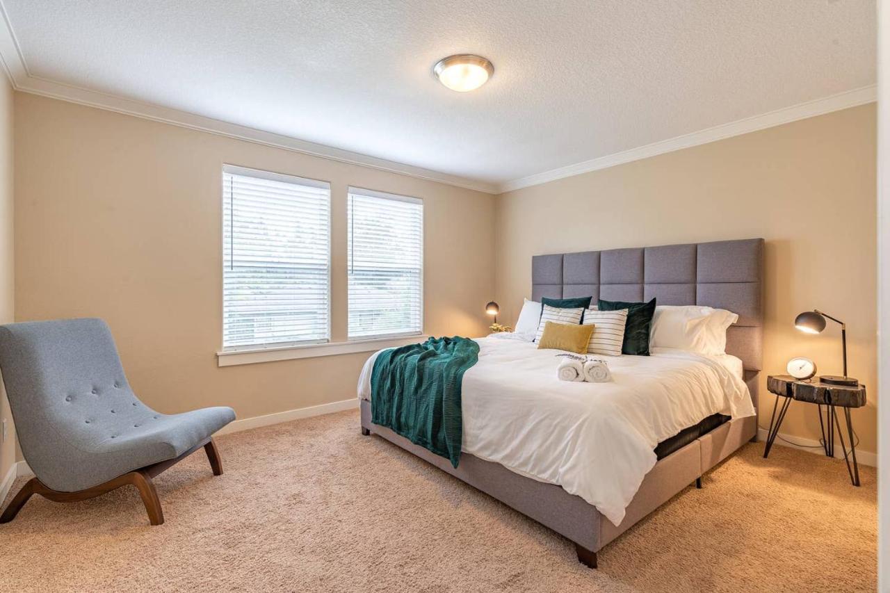 Modern home, Four bedrooms, King Beds Tigard Eksteriør billede