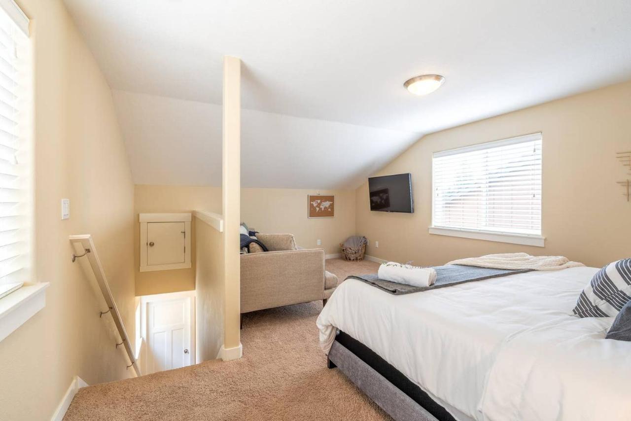 Modern home, Four bedrooms, King Beds Tigard Eksteriør billede