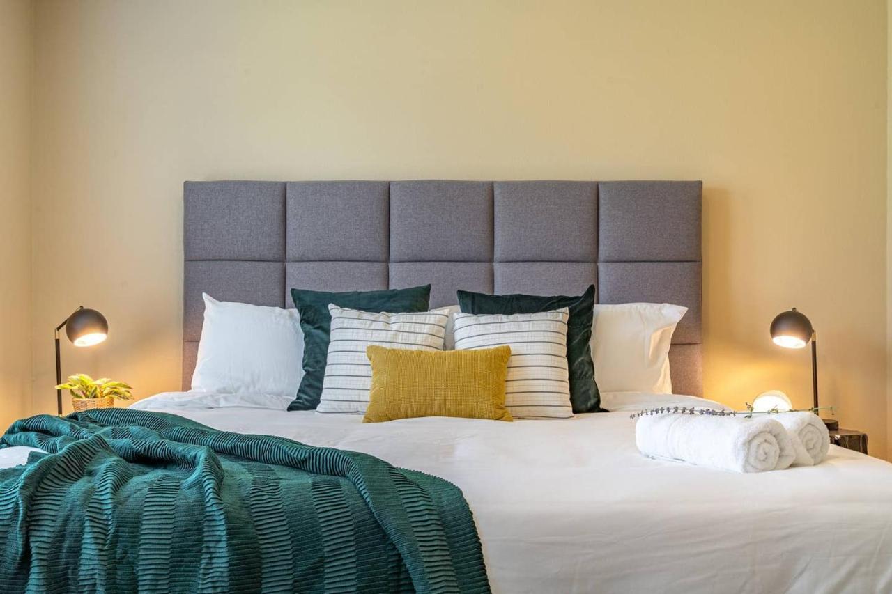 Modern home, Four bedrooms, King Beds Tigard Eksteriør billede