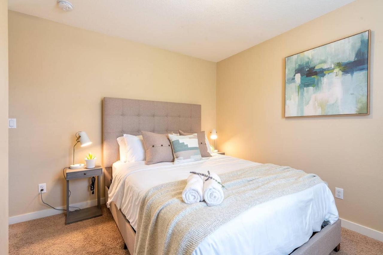 Modern home, Four bedrooms, King Beds Tigard Eksteriør billede