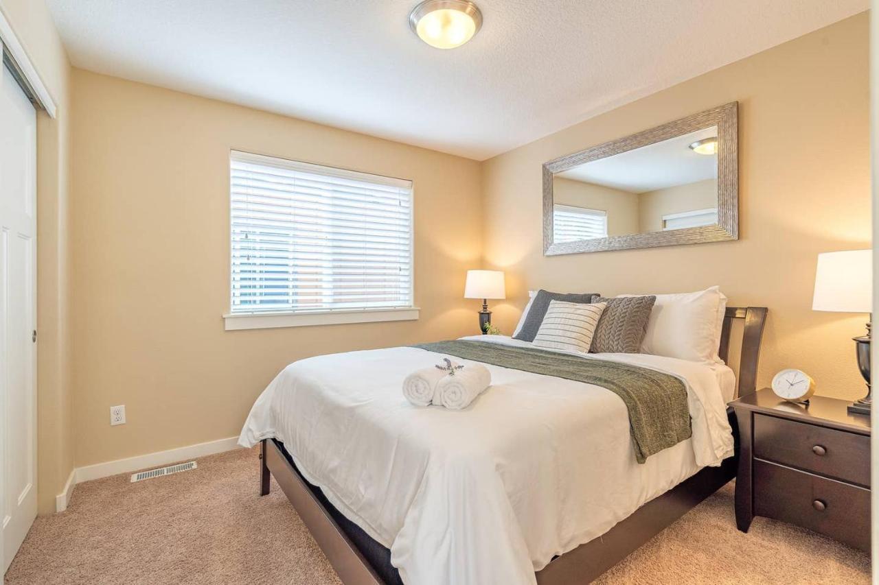 Modern home, Four bedrooms, King Beds Tigard Eksteriør billede
