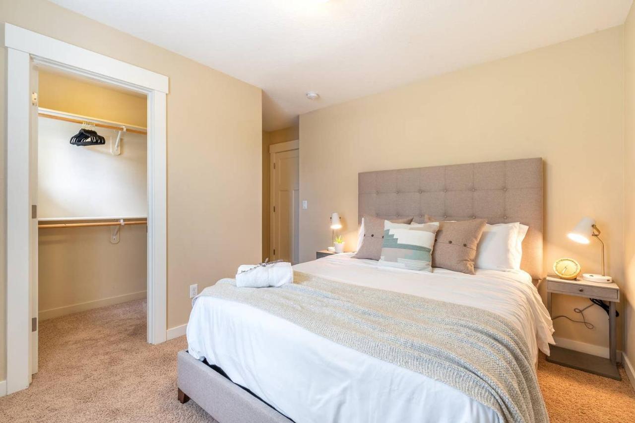 Modern home, Four bedrooms, King Beds Tigard Eksteriør billede