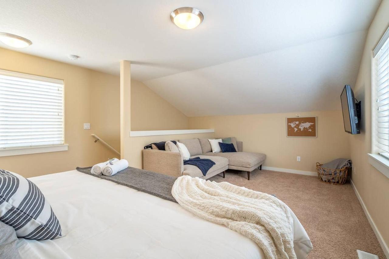 Modern home, Four bedrooms, King Beds Tigard Eksteriør billede