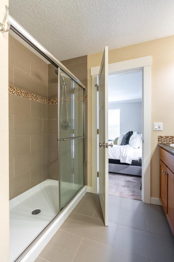Modern home, Four bedrooms, King Beds Tigard Eksteriør billede